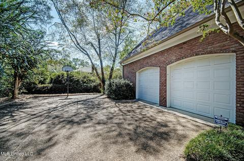 10 Oakleigh Pl, Jackson, MS 39211 photo 8