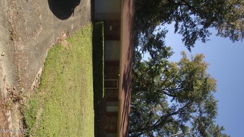 145 Glenside Dr, Jackson, MS 39211 photo 1