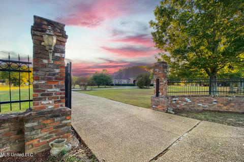 379 Saint Augustine Drive Dr, Madison, MS 39110 photo 2