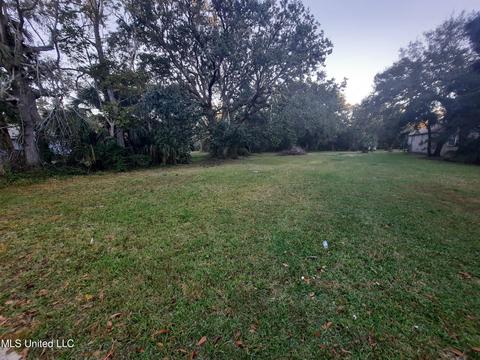 332 Davis Ave, Pass Christian, MS 39571