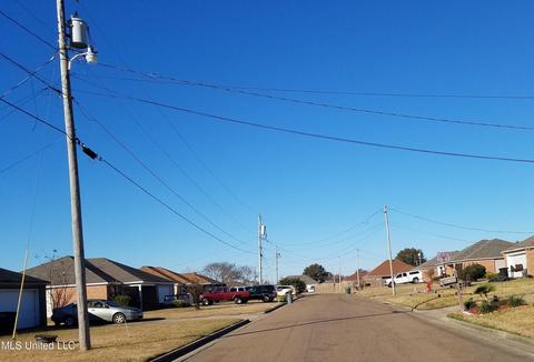 705 Wayne Dr, Canton, MS 39046 photo 8