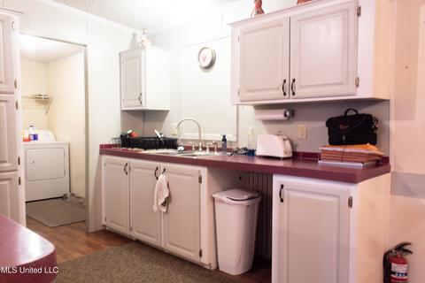 6008 Perry St, Moss Point, MS 39562 photo 11