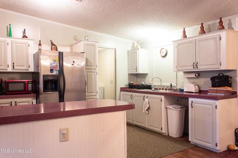 6008 Perry St, Moss Point, MS 39562 photo 9