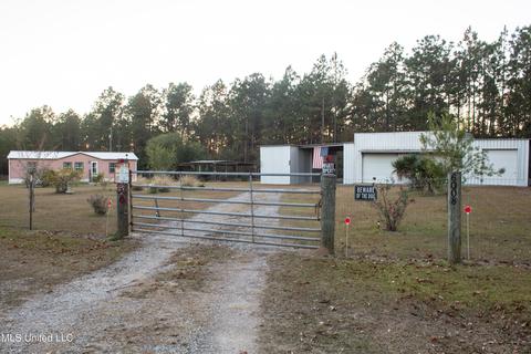6008 Perry St, Moss Point, MS 39562 photo 3