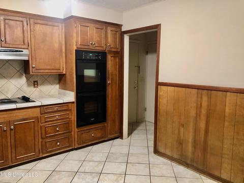 1343 Riverwood Dr, Jackson, MS 39211 photo 7