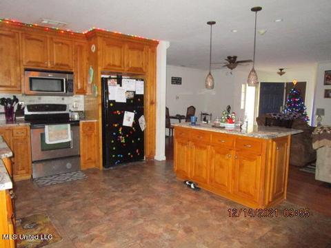 181 August Ln, Lucedale, MS 39452 photo 4