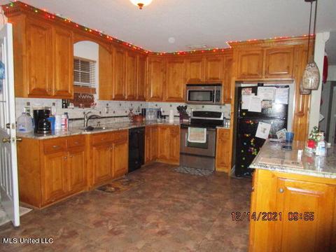 181 August Ln, Lucedale, MS 39452 photo 3