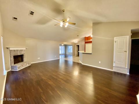 10375 Amanda Dr, Olive Branch, MS 38654 photo 2