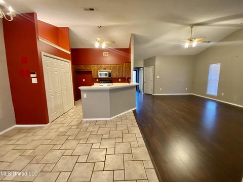 10375 Amanda Dr, Olive Branch, MS 38654 photo 3