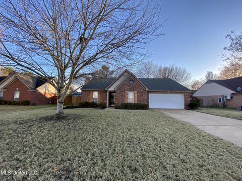 10375 Amanda Dr, Olive Branch, MS 38654 photo 1