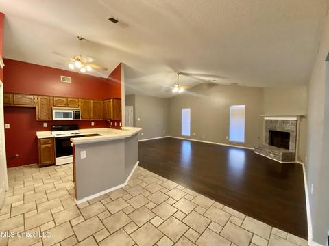 10375 Amanda Dr, Olive Branch, MS 38654 photo 9