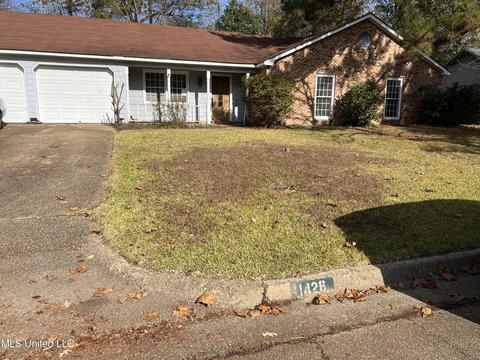 1426 Tracewood Dr, Jackson, MS 39211 photo 1