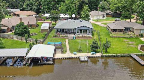 204 Lotus Dr, Brandon, MS 39047 photo 1