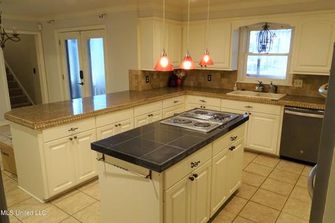 307 Meadowoods Dr, Jackson, MS 39211 photo 12