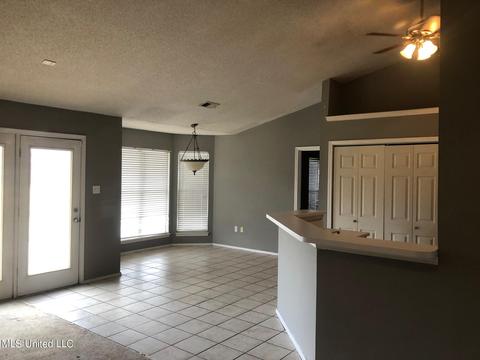 6350 E Oak Run Dr, Olive Branch, MS 38654 photo 2
