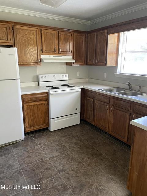 2177 Meagan Dr, Byram, MS 39272 photo 2