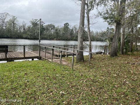 9413 Riverlodge Dr, Moss Point, MS 39562 photo 2