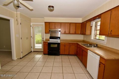 203 Saint Augustine Dr, Long Beach, MS 39560 photo 5