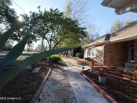 68207 E Diamondhead Dr, Diamondhead, MS 39525 photo 3