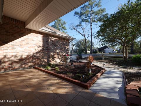 68207 E Diamondhead Dr, Diamondhead, MS 39525 photo 4