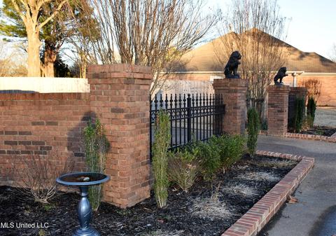 8536 Windersgate Dr, Olive Branch, MS 38654 photo 2