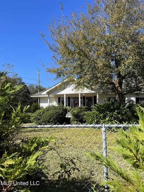 4201 Robinson Ave, Moss Point, MS 39563 photo 1