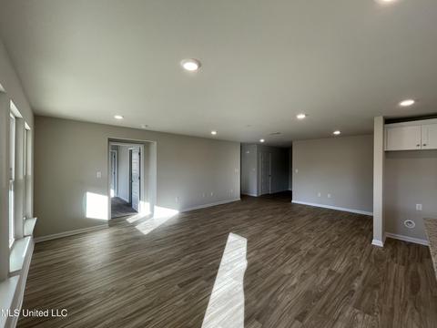 1084 Enclave Dr, Long Beach, MS 39560 photo 8