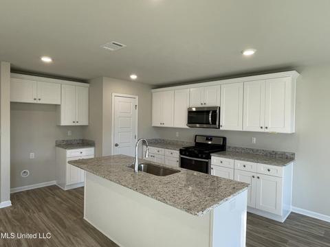 1084 Enclave Dr, Long Beach, MS 39560 photo 2