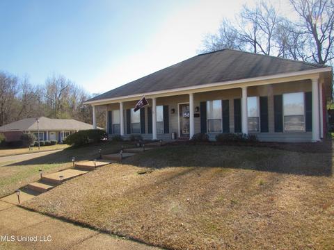 2001 Rolling Hill Dr, Brandon, MS 39042 photo 1