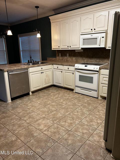 302 Duckworth Pl, Florence, MS 39073 photo 9
