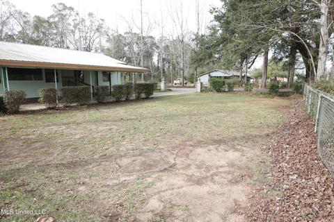 16 Meadow St, Lucedale, MS 39452 photo 4