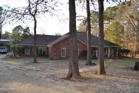 109 Clarkdell Rd, Madison, MS 39110 photo 1