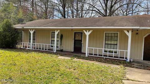 717 Wicker St, Forest, MS 39074 photo 1