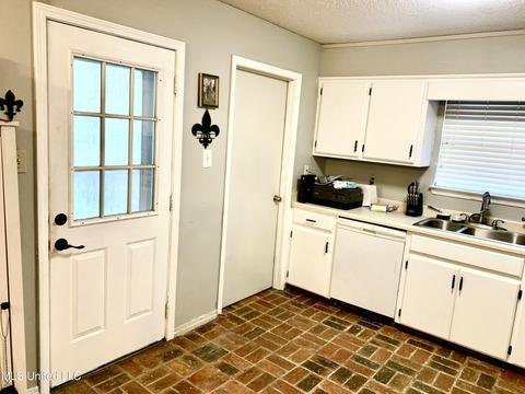 19200 Thrasher Dr, Moss Point, MS 39562 photo 15