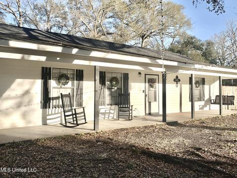 19200 Thrasher Dr, Moss Point, MS 39562 photo 3