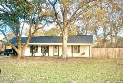 19200 Thrasher Dr, Moss Point, MS 39562 photo 1