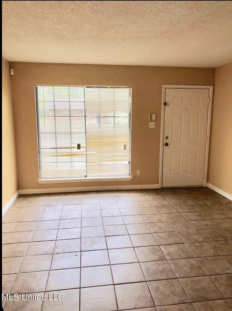 5612 Rose Dr, Moss Point, MS 39563 photo 2