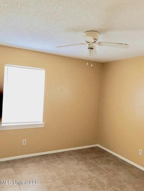 5612 Rose Dr, Moss Point, MS 39563 photo 9