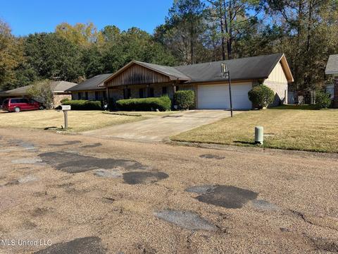 5740 E Sedgwick Ct, Jackson, MS 39211 photo 1