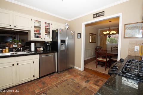 248 Chippewa Cir, Jackson, MS 39211 photo 8