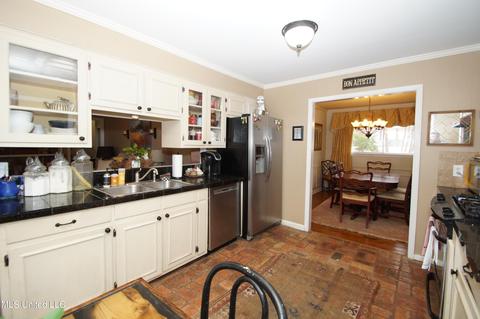248 Chippewa Cir, Jackson, MS 39211 photo 9