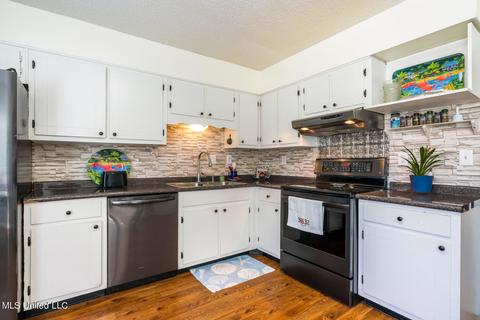 215 E Oak Grove Rd, Hernando, MS 38632 photo 11