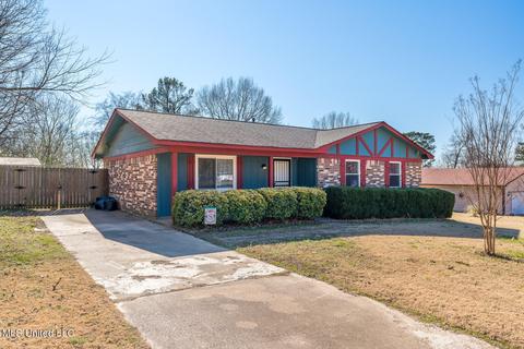 215 E Oak Grove Rd, Hernando, MS 38632 photo 1