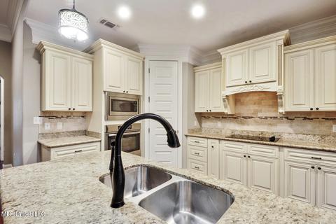 719 Champagne Dr, Biloxi, MS 39532 photo 8