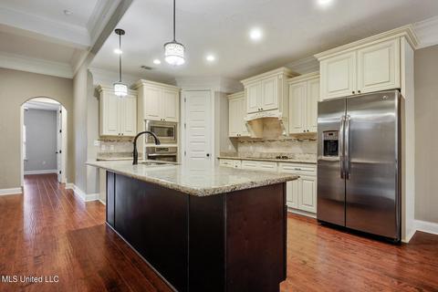 719 Champagne Dr, Biloxi, MS 39532 photo 6