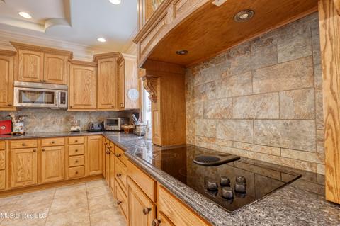 3919 Riverview Dr, Biloxi, MS 39532 photo 27