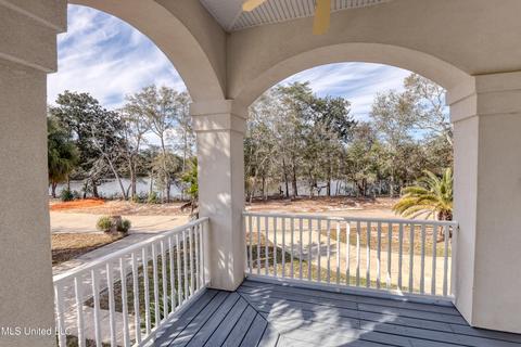 3919 Riverview Dr, Biloxi, MS 39532 photo 12