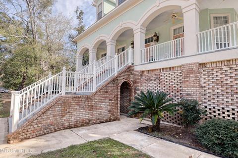 3919 Riverview Dr, Biloxi, MS 39532 photo 5