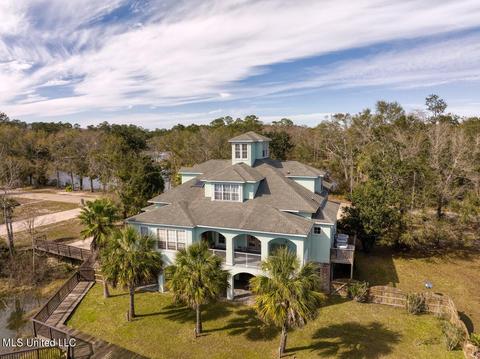 3919 Riverview Dr, Biloxi, MS 39532 photo 2