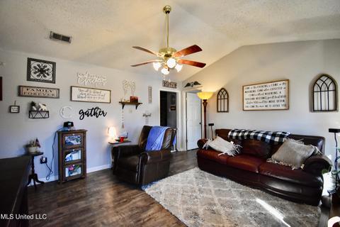 10328 Maplebrook Ln, Olive Branch, MS 38654 photo 2